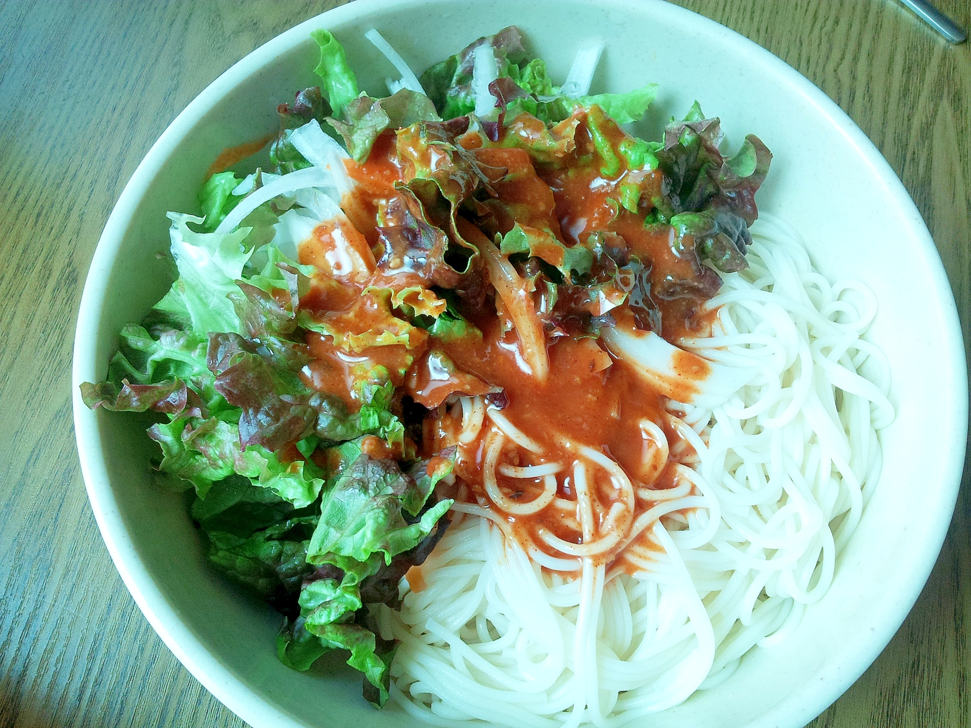 ちょい辛♪ごまだれで 韓国風サラダそうめん