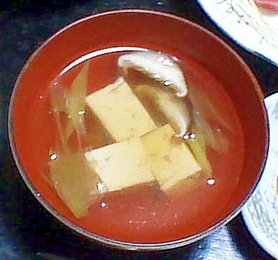 しいたけと豆腐とねぎのお吸い物