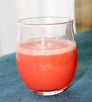 春 苺メインのミックスジュース 朱色 レシピ 作り方 By ウィンクするまめ 楽天レシピ