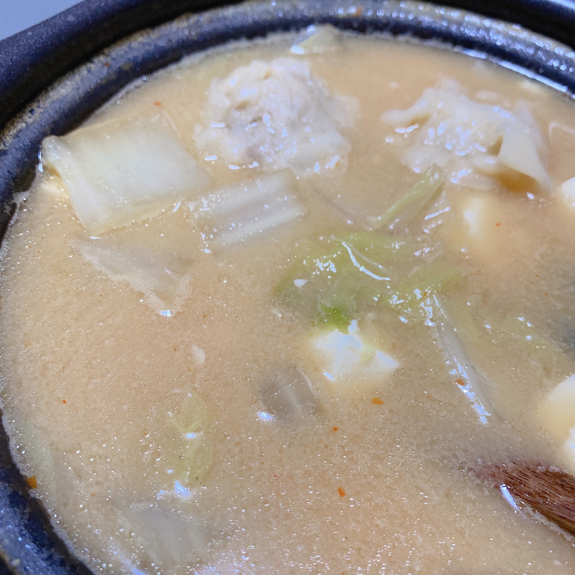 白菜とシュウマイの簡単☆ピリ辛味噌鍋