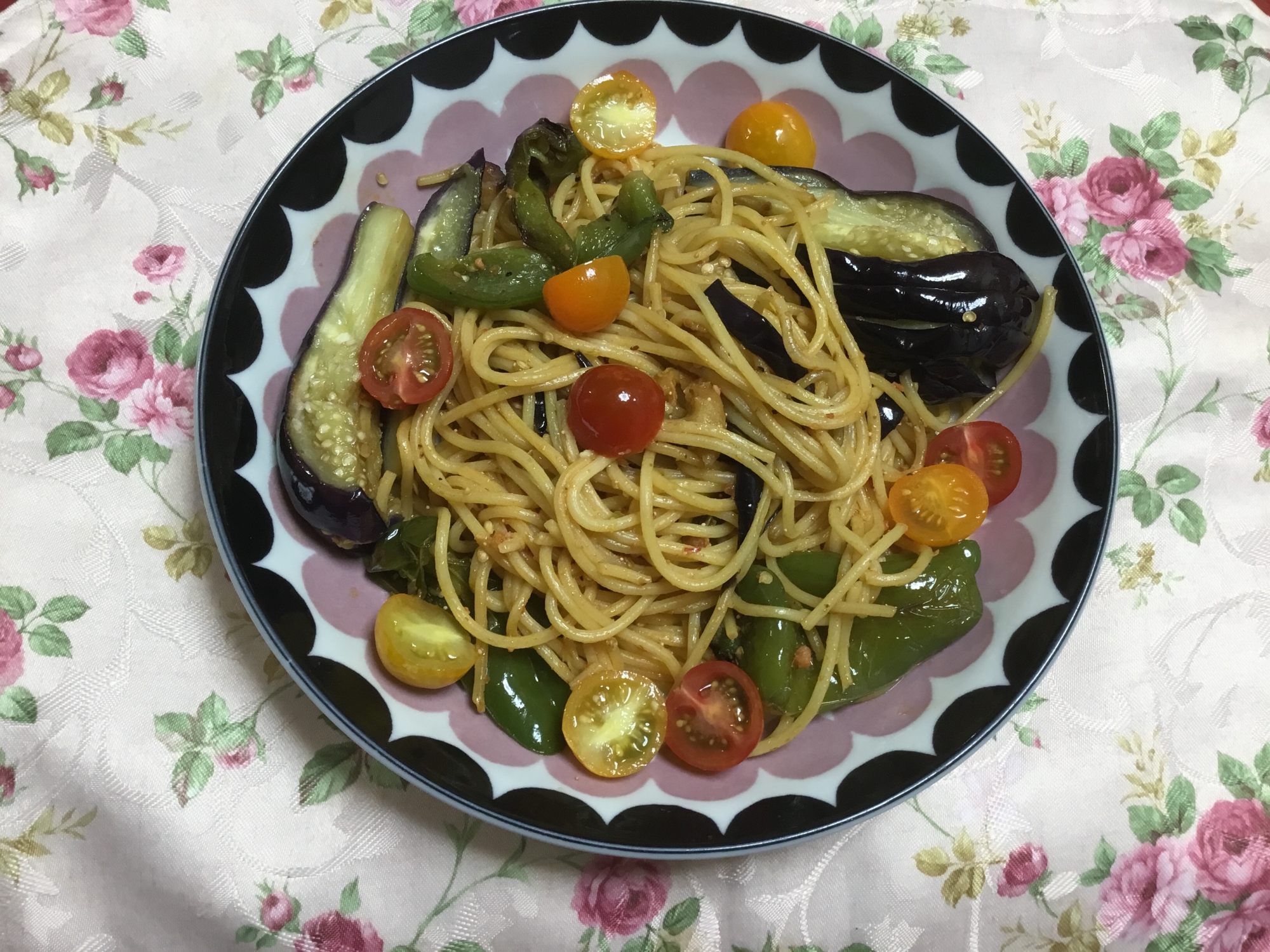 茄子とピーマンとミニトマトのペペロンチーノパスタ