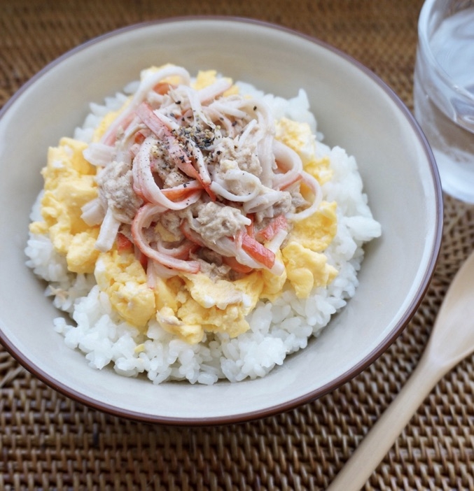 レンジでズボラ丼！カニツナ玉丼