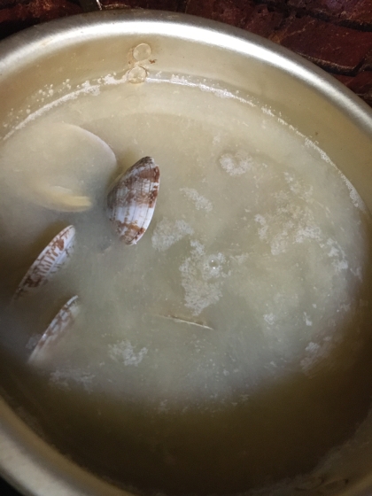 冷凍アサリをおいしく味わえる味噌汁♪