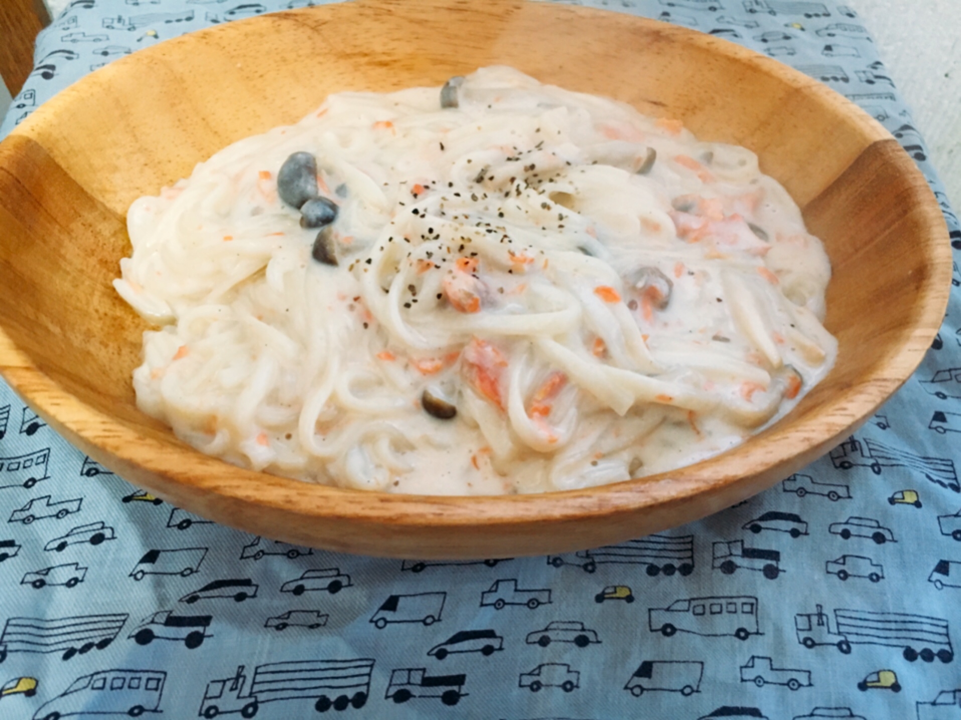 簡単☆パパ飯☆鮭ときのこのクリームうどん