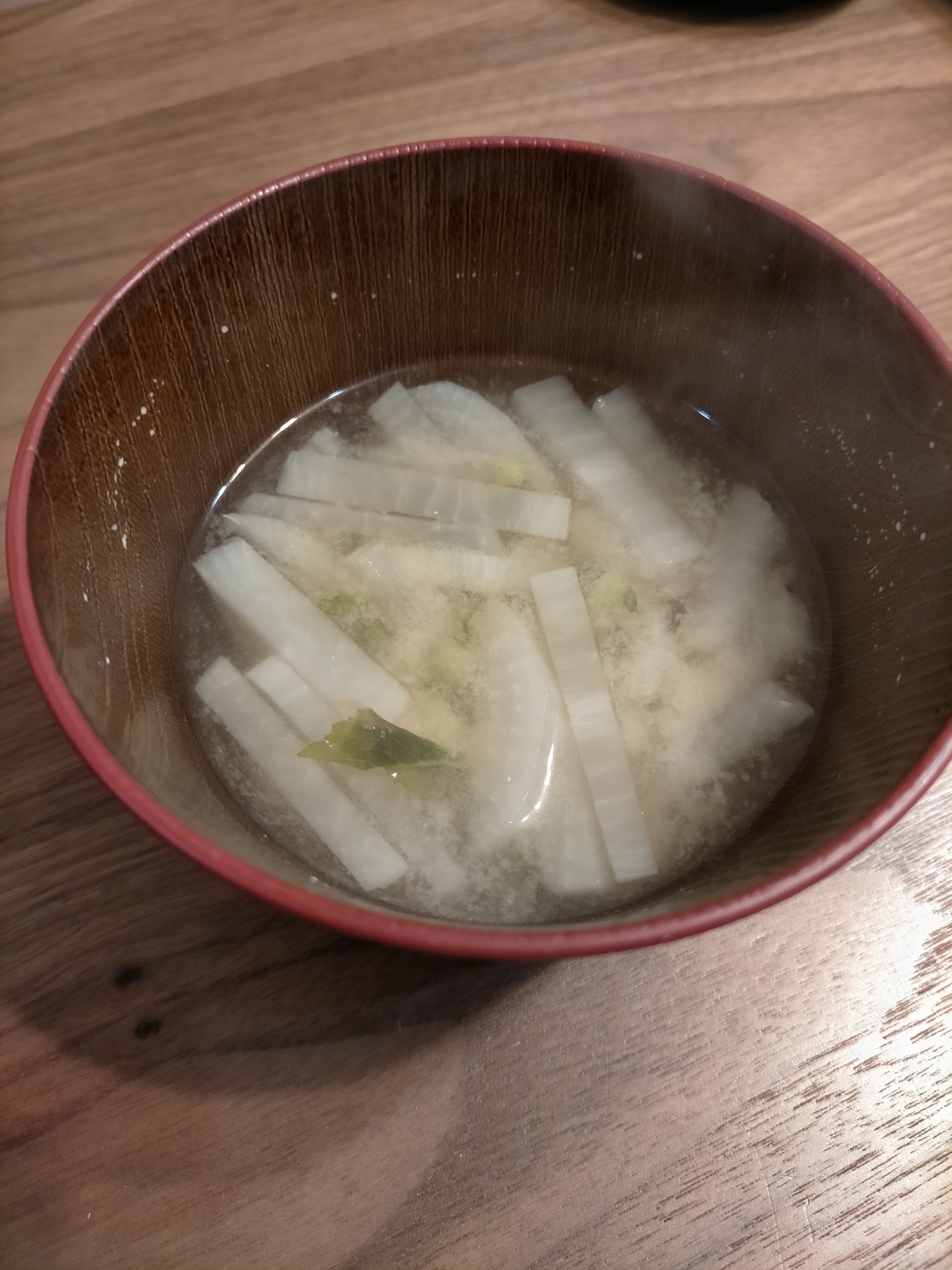 鰹節香る♪葉っぱまで使った大根のお味噌汁