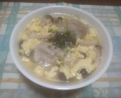 シメジとシュウマイと卵の中華スープ