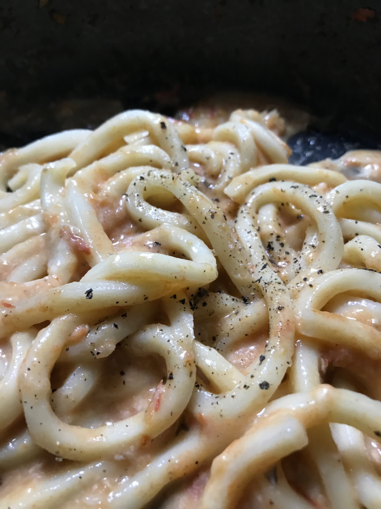 トマト鍋の残りで、チーズうどん