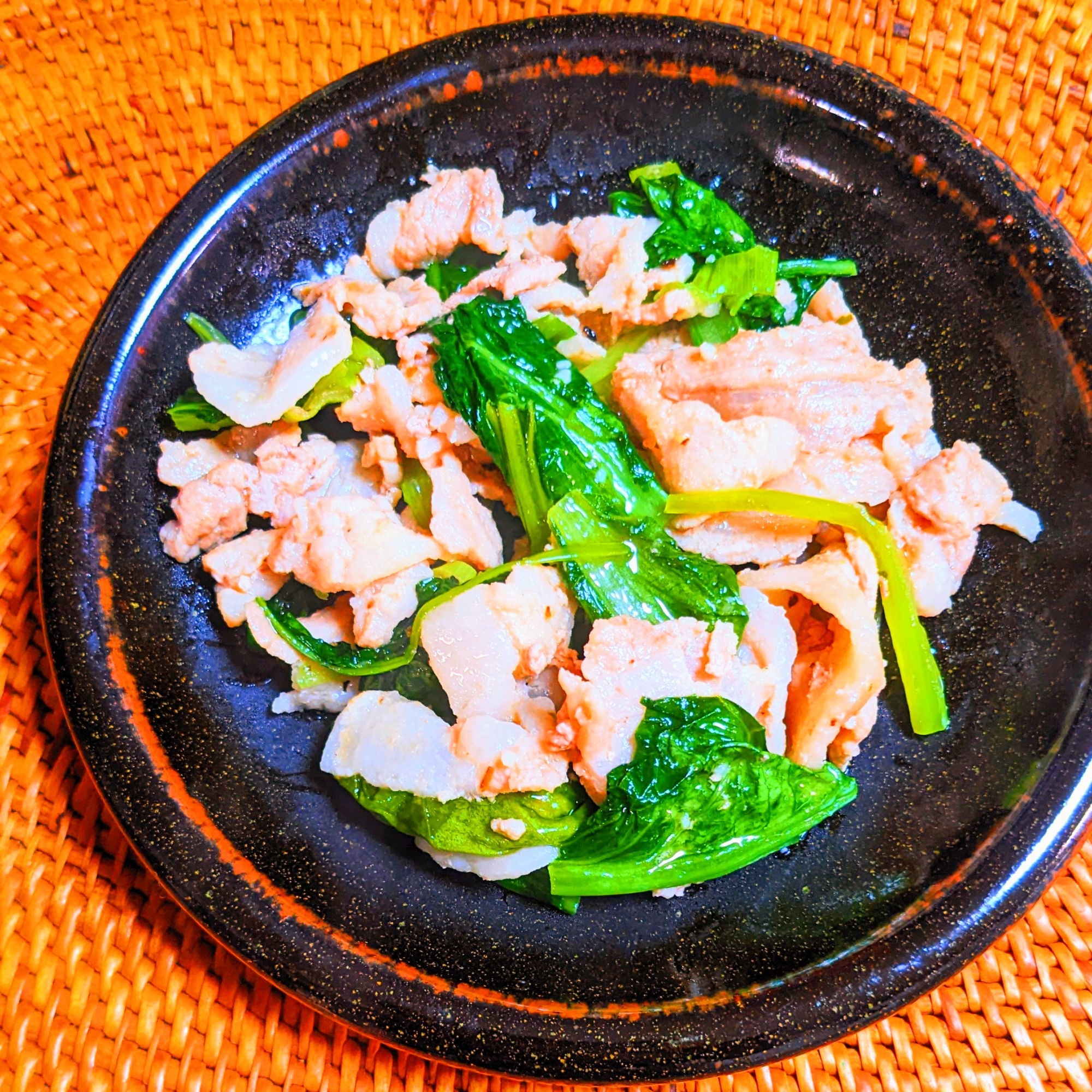 豚バラ肉と小松菜の塩ダレ炒め