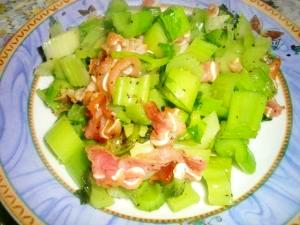 激ウマ!セロリとミミガーのブラックペッパー炒め