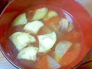 トマトとナスと玉ねぎのコンソメスープ