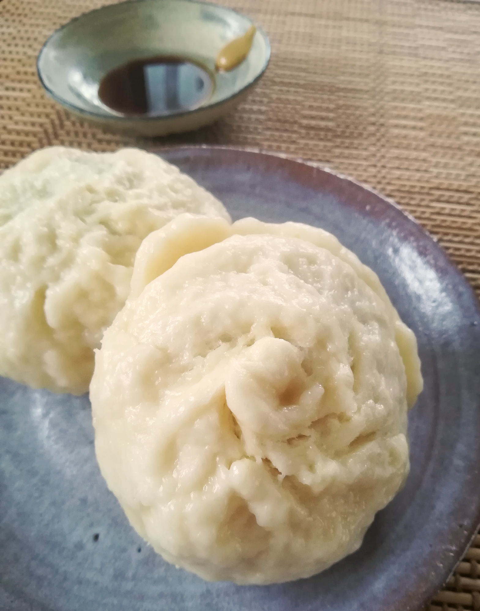 餃子の具で熱々肉まん