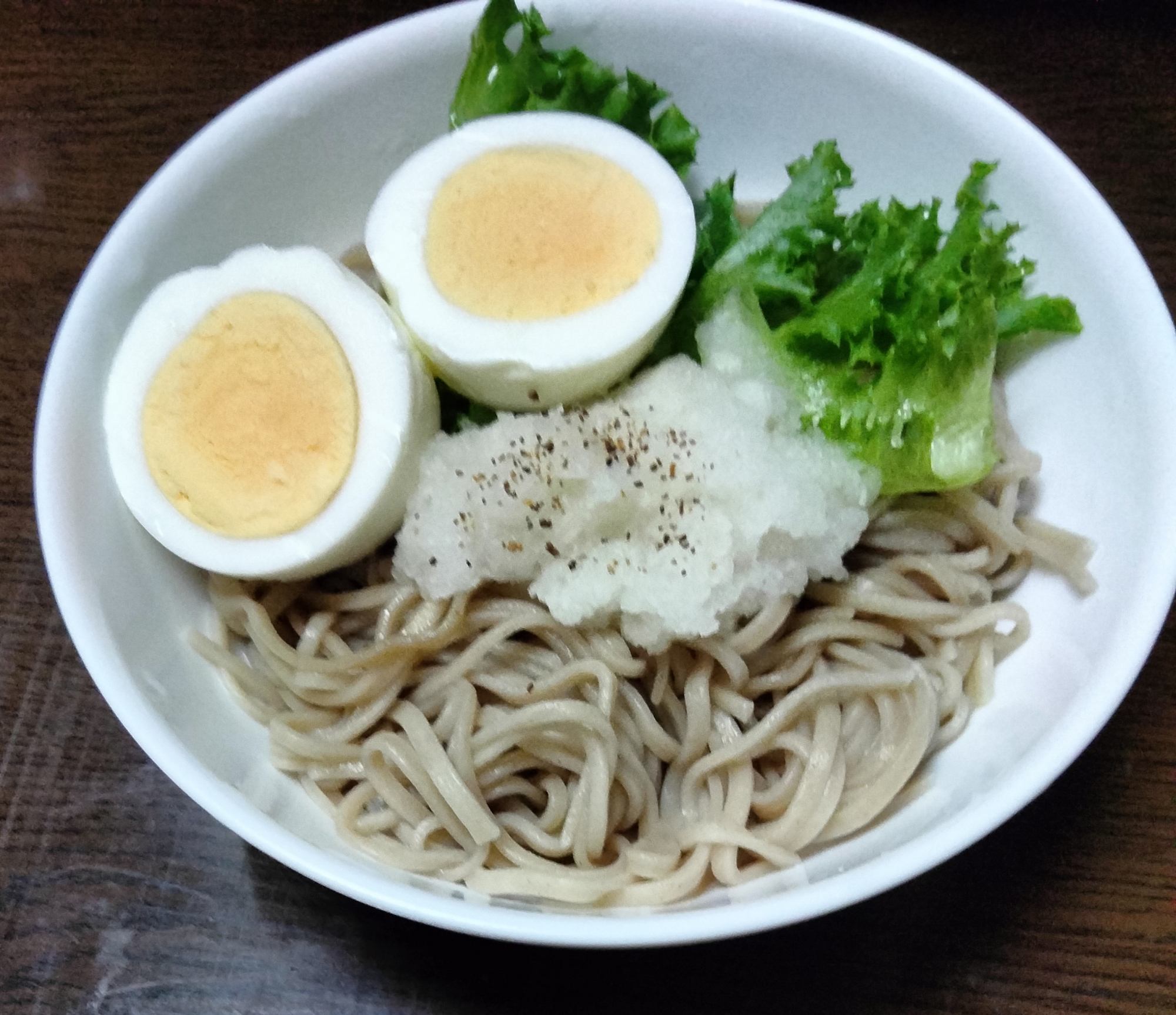 冷やしそば レタス大根おろしゆで卵のせて