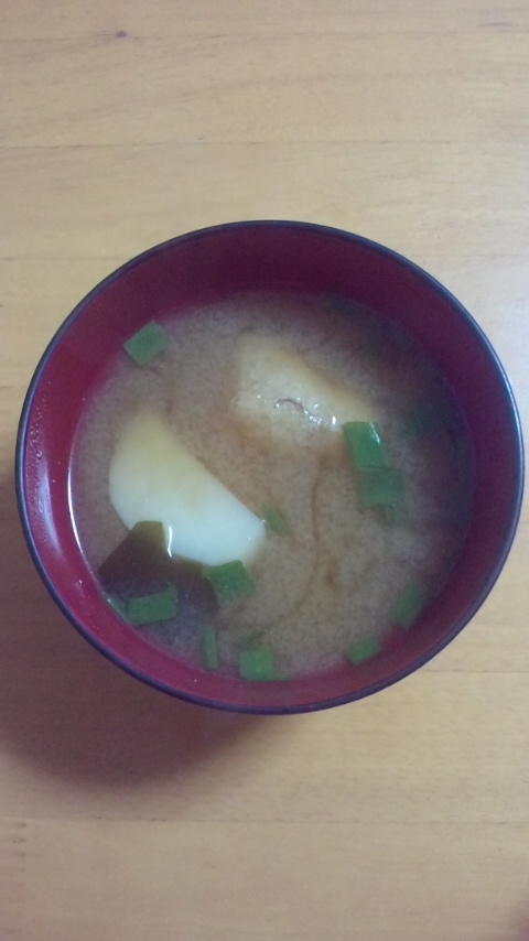 じゃが芋と油揚げのお味噌汁