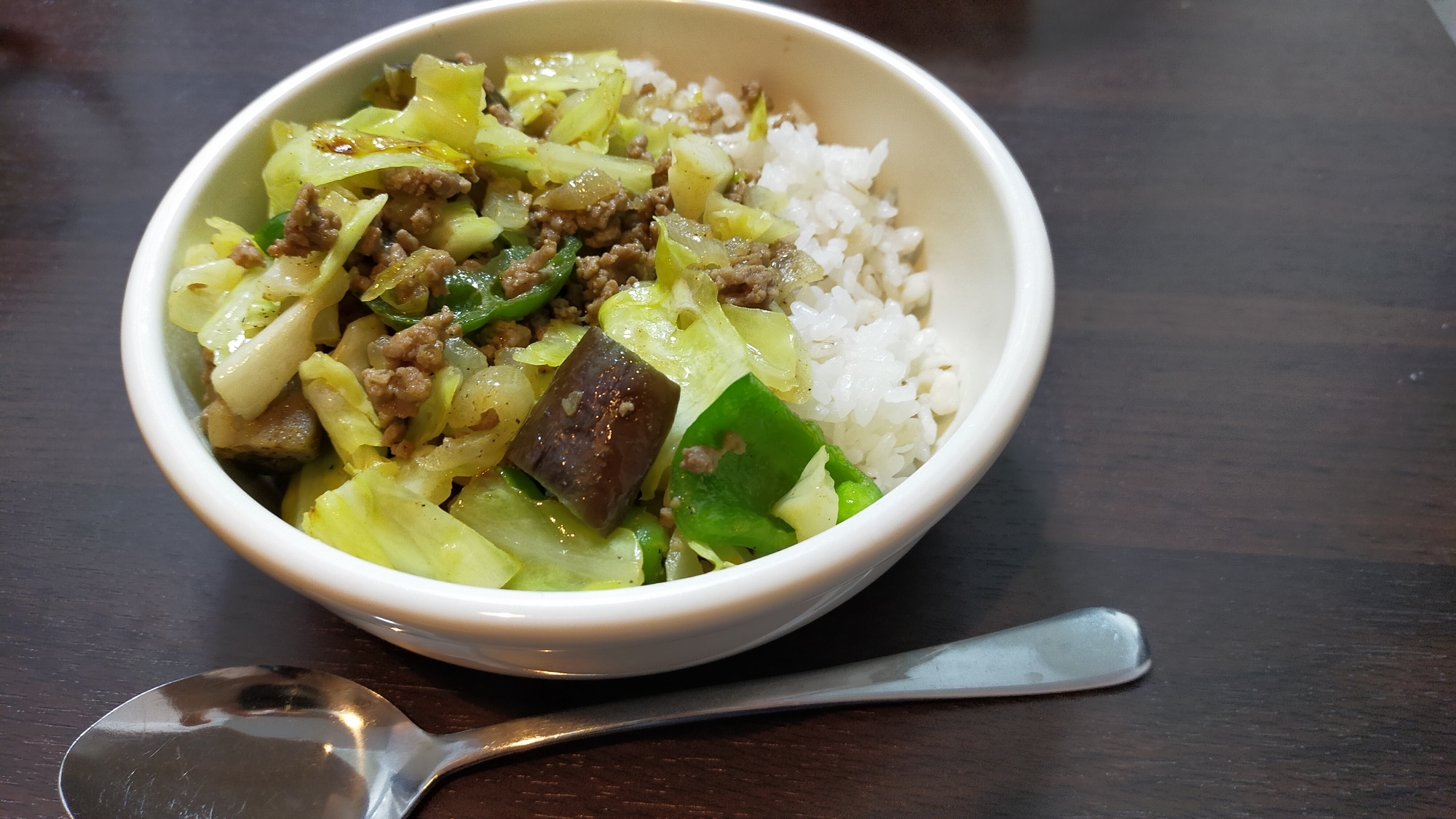 カレー風味！ひき肉野菜炒めののっけ丼