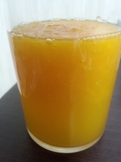 オレンジジュースに加えるだけで美味しく頂けますね。