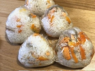 具沢山おにぎり☆根菜ツナマヨ