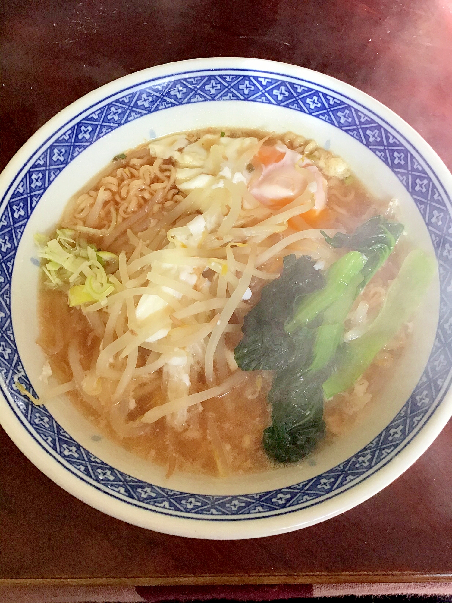 雪美菜と卵ともやしのサッポロ一番醤油ラーメン レシピ 作り方 By とりあえず乾杯 楽天レシピ