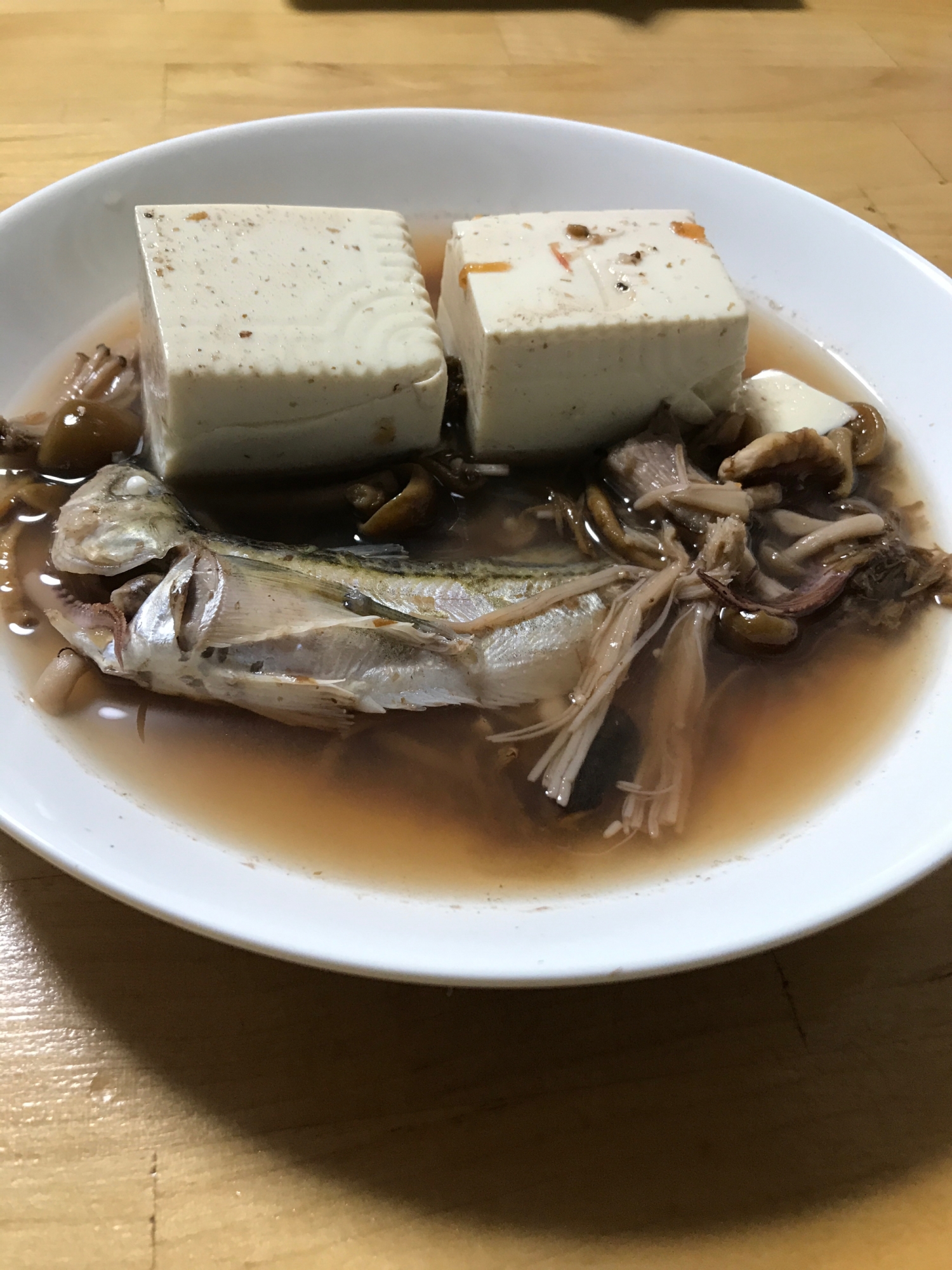 ハタハタと豆腐のキノコスープ