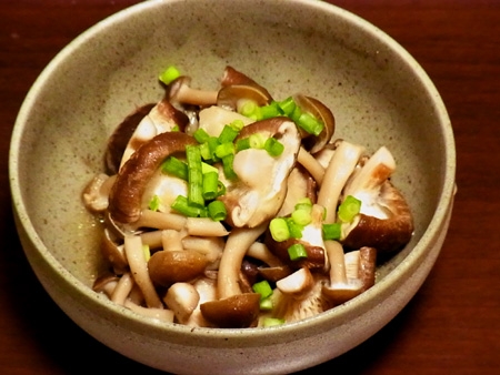 【レンジで簡単】きのこの酒蒸しバター。