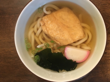 甘辛く炊いたお揚げさんの”京風きつねうどん”