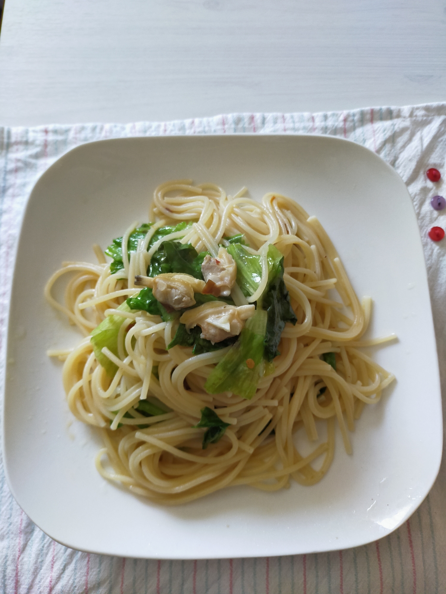 レタスとあさりの出汁スパゲッティ レシピ 作り方 By しろくまのあかちゃん 楽天レシピ レタスとあさりの出汁スパゲッティ レシピ 作り方 By しろくまのあかちゃん 楽天レシピ