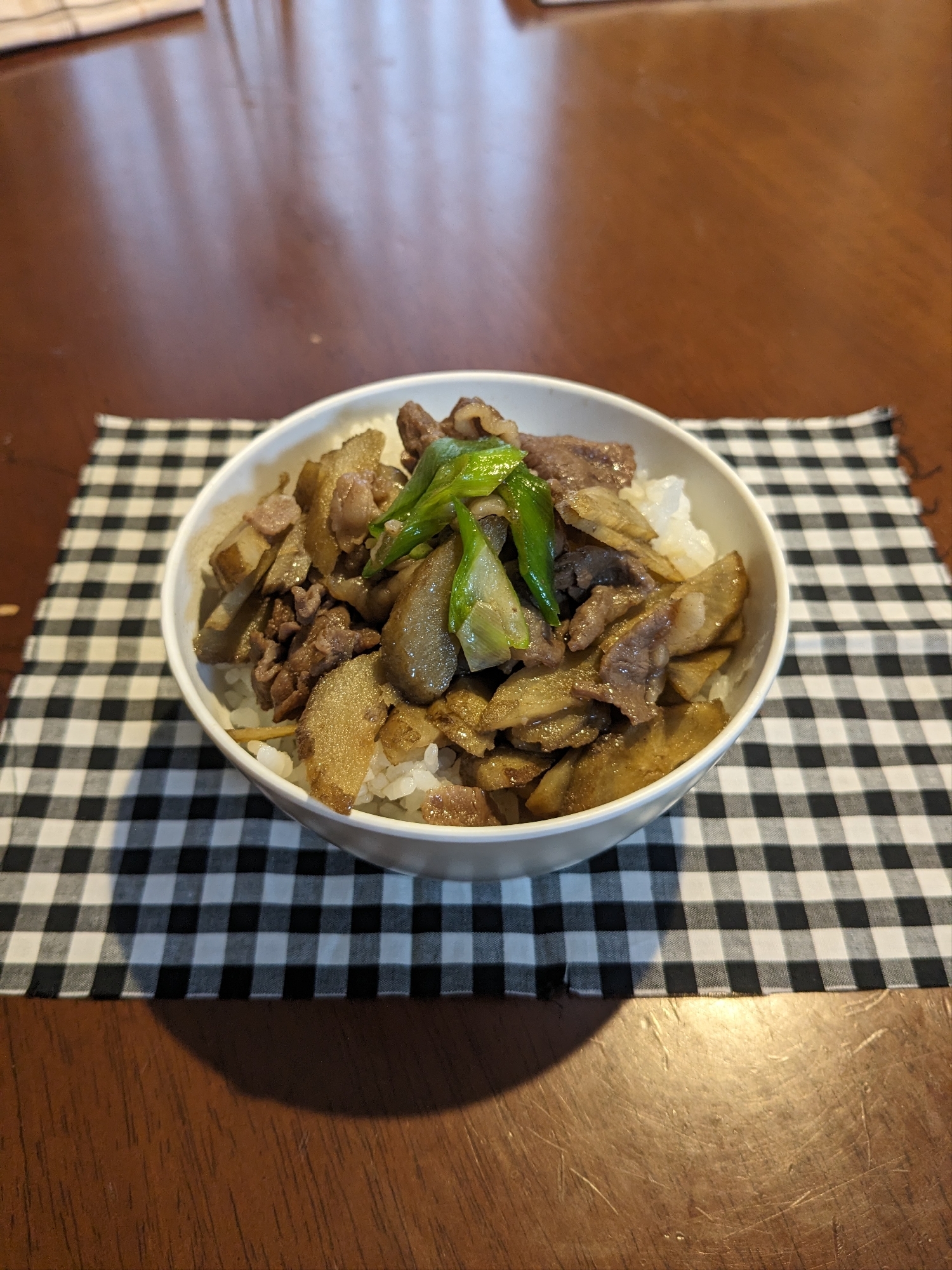 ごぼうと牛肉の丼