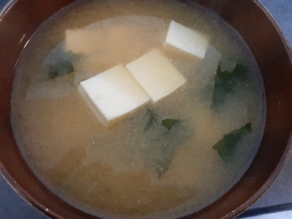 レンジで即席豆腐とワカメの味噌汁