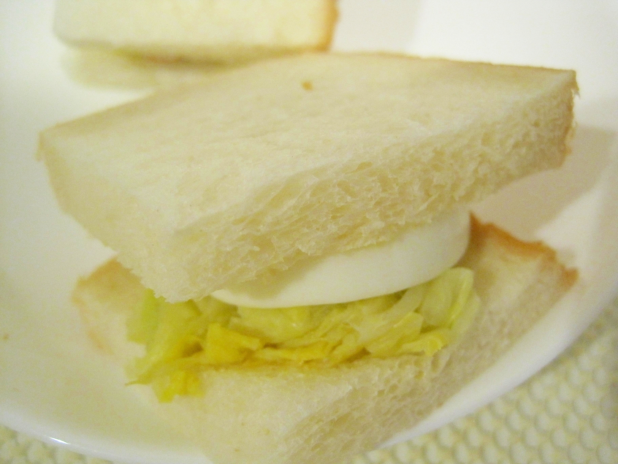 白菜とゆで卵のサンドイッチ