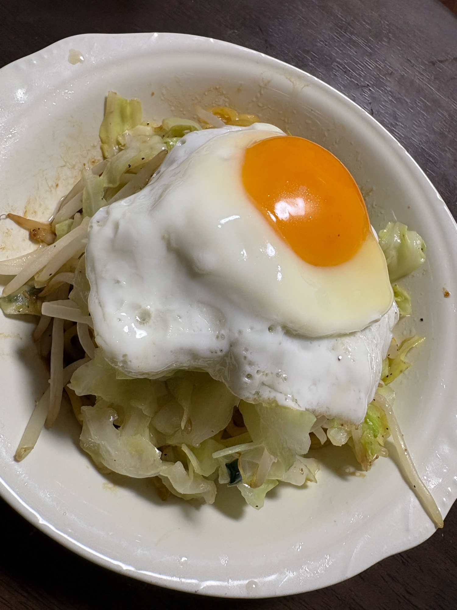 にんにく焼きそば(目玉焼き付き)