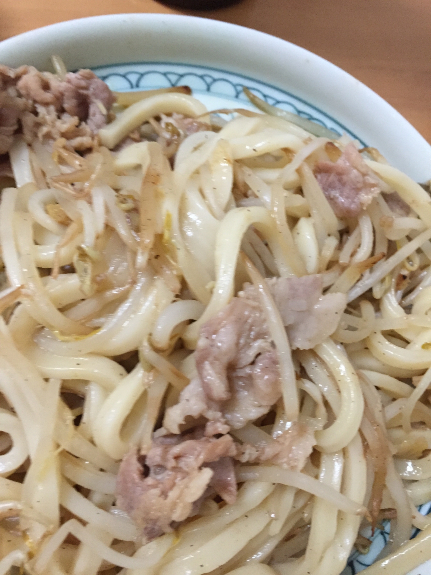 もやしと豚肉の焼うどん・簡単です