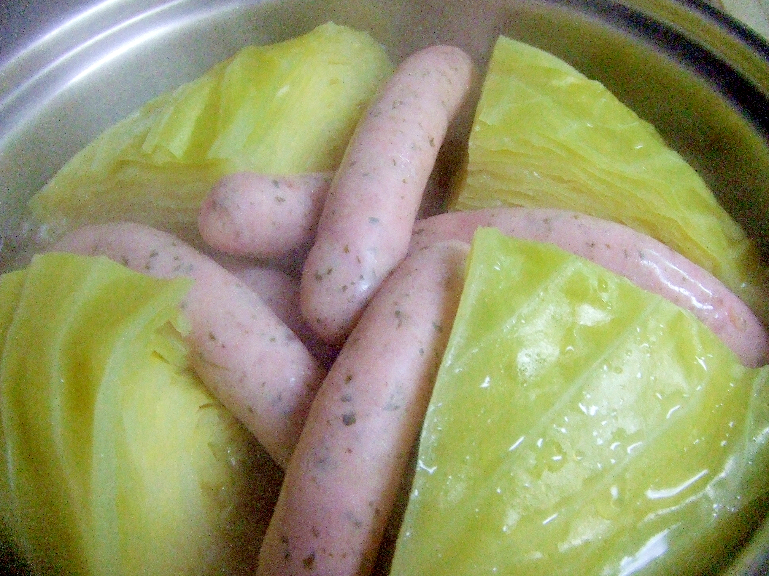 キャベツ丸ごとスープ 同時に熱々ソーセージも レシピ 作り方 By Iihi009 楽天レシピ