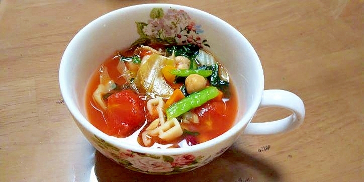 小松菜とキャベツのトマトスープ