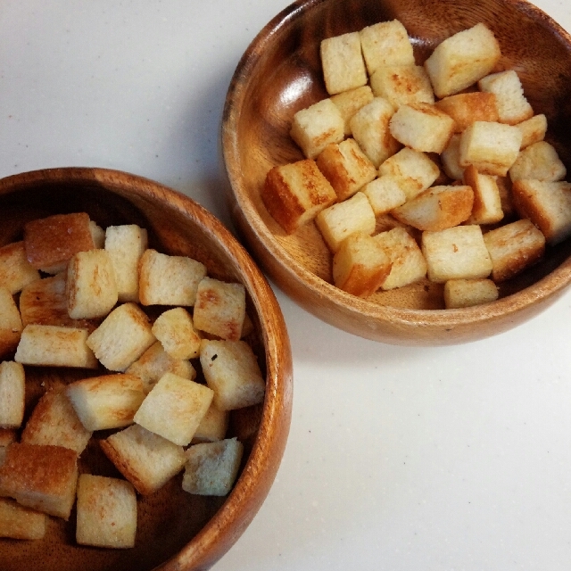 フライパンで簡単 食パンでクルトン風おやつ レシピ 作り方 By Tomtom06 楽天レシピ