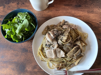 アフタヌーンティー風　黒ゴマパスタ