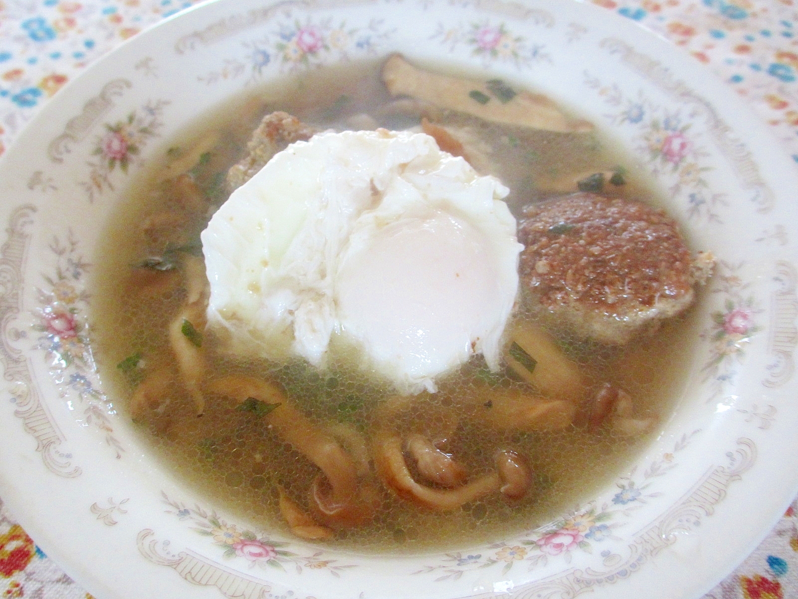 きのこと卵と肉団子のスープ