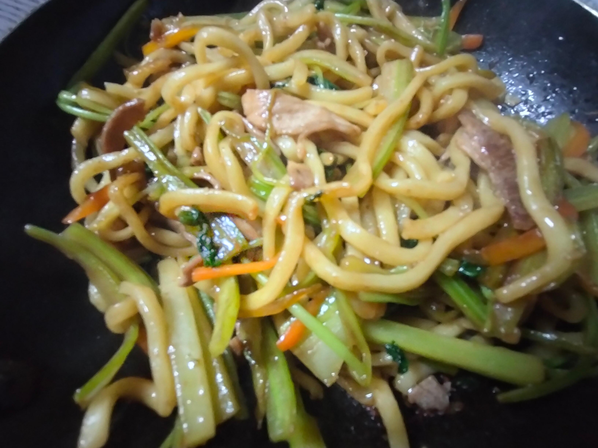 豚肉 セロリ 三つ葉 人参のソース焼きそば