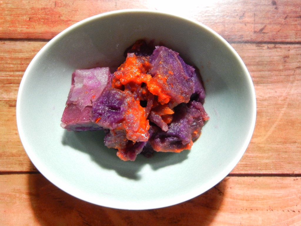 紫芋の豆板醤和え