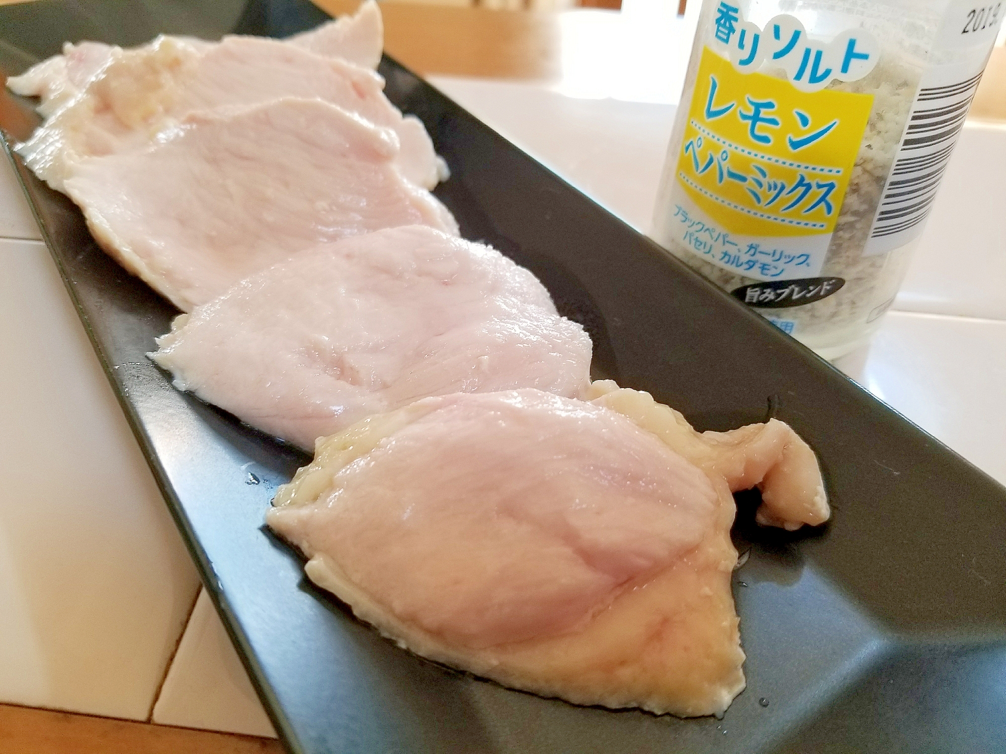 【一工夫で減塩】しっとりおいしいサラダチキン