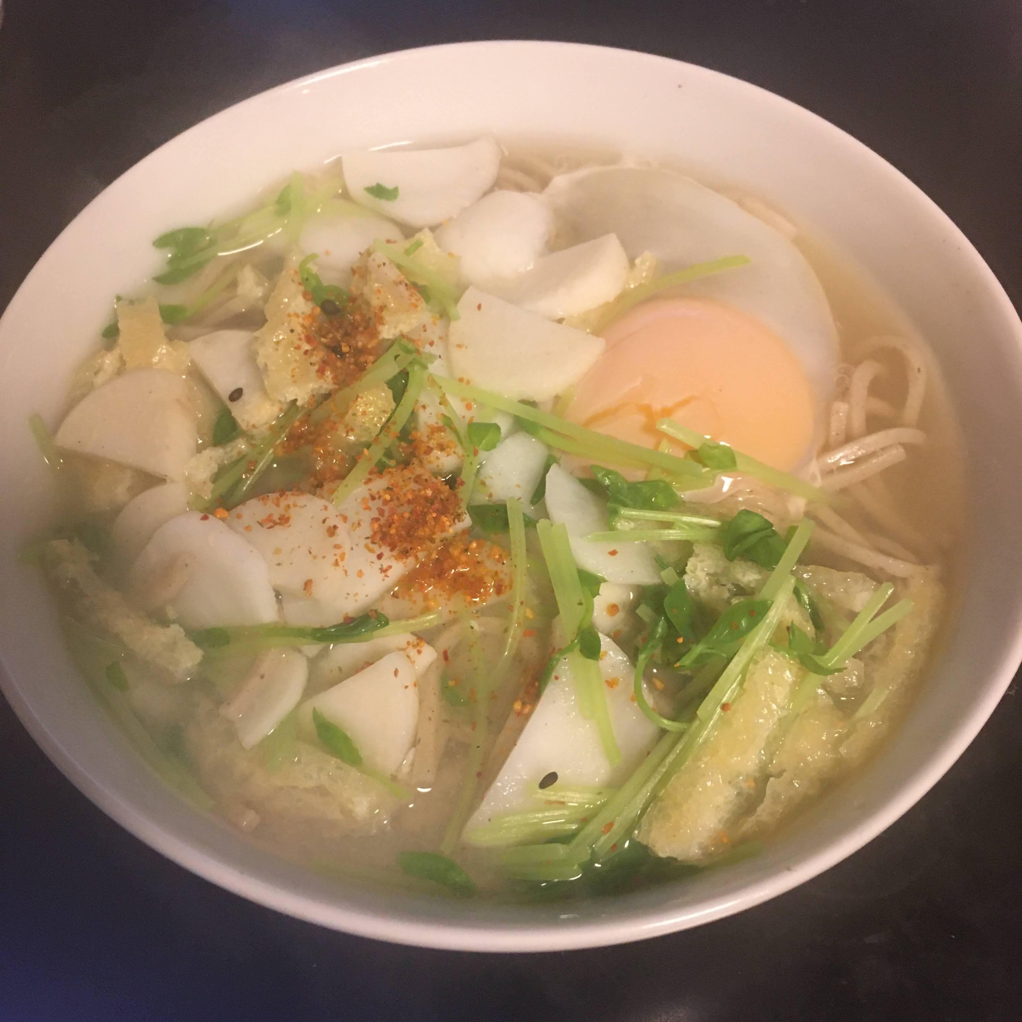 里芋、油揚げ、豆苗、月見蕎麦