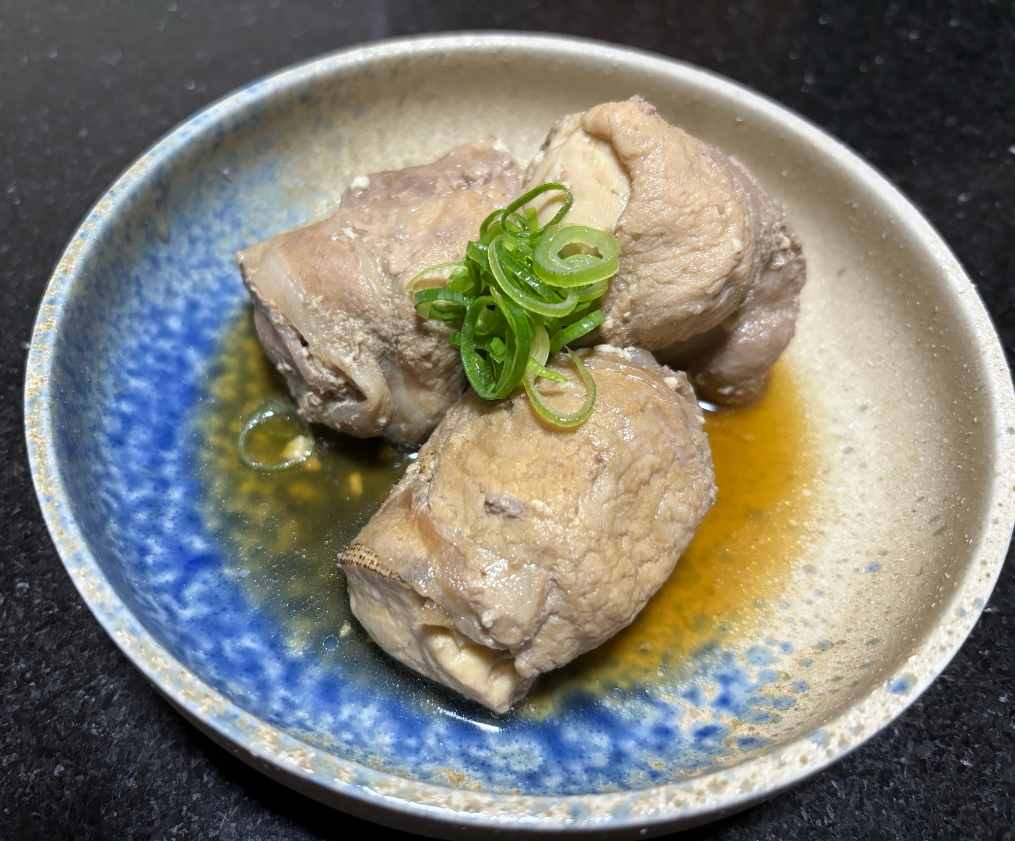 漬け置いて下味を含ませてから！焼き豆腐の豚肉巻き