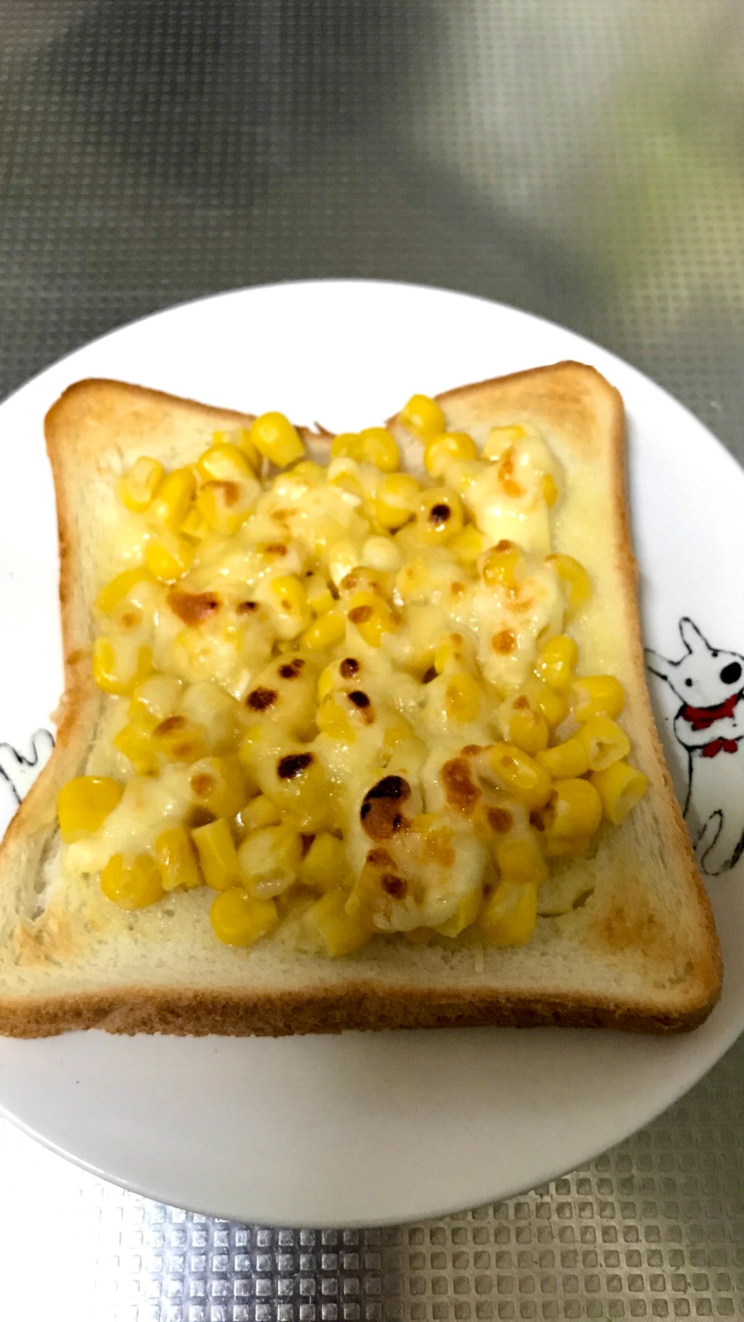 たっぷりコーンとチーズのトースト