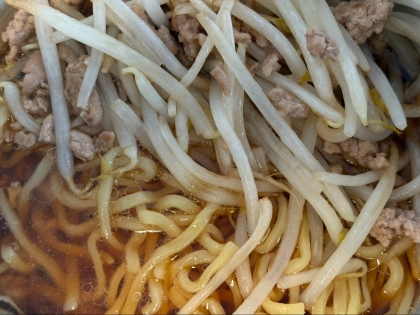 豚ひき肉ともやし炒めラーメン