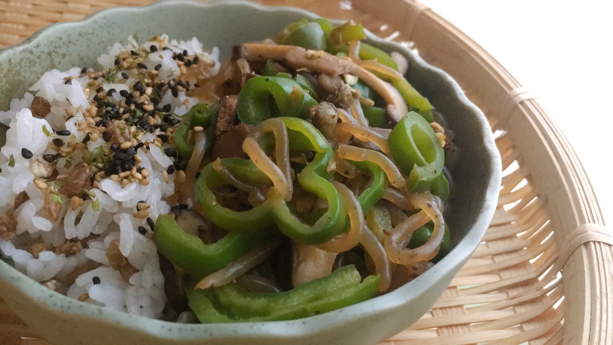 糸こんにゃくとピーマンの醤油炒め