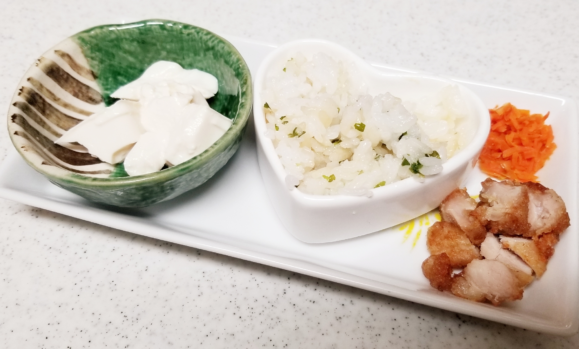 【離乳食】豆腐、青のりご飯、人参、唐揚げプレート