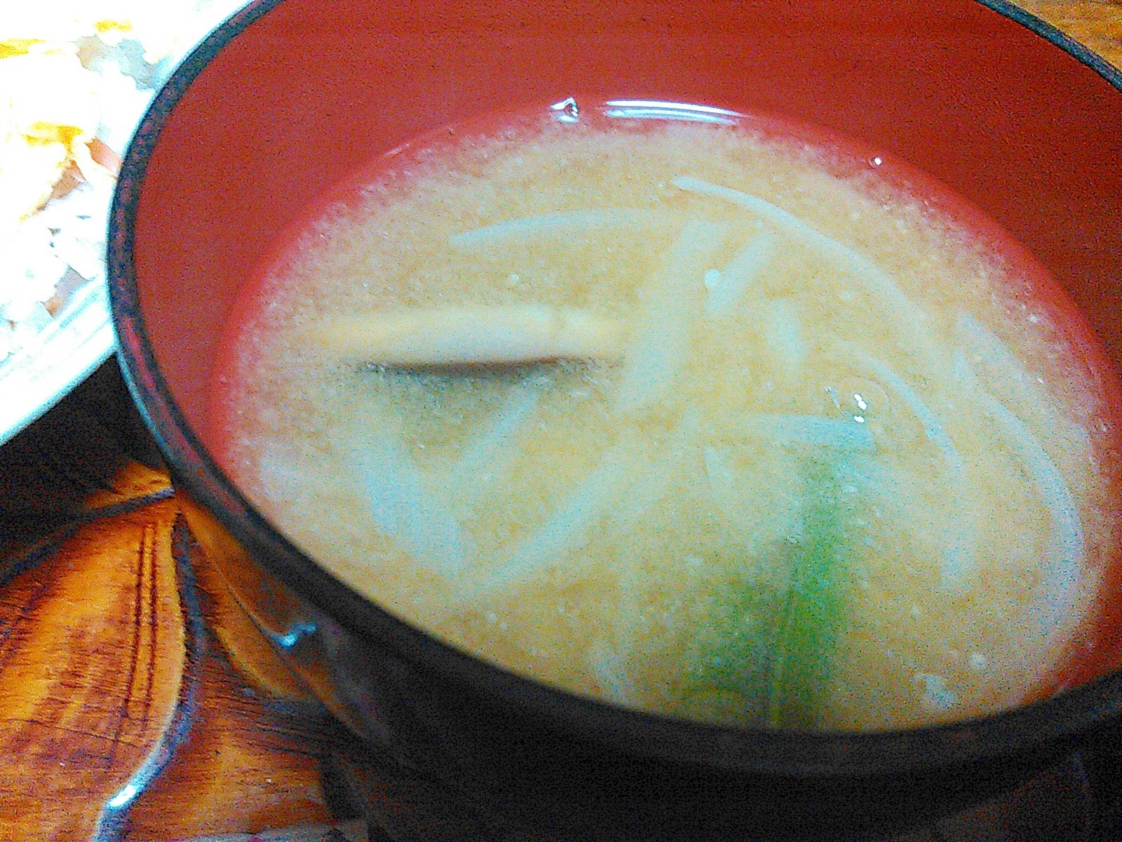 玉ねぎ椎茸さやいんげんの味噌汁