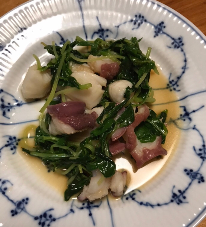 ゆでタコと豆苗の焼肉のたれ炒め