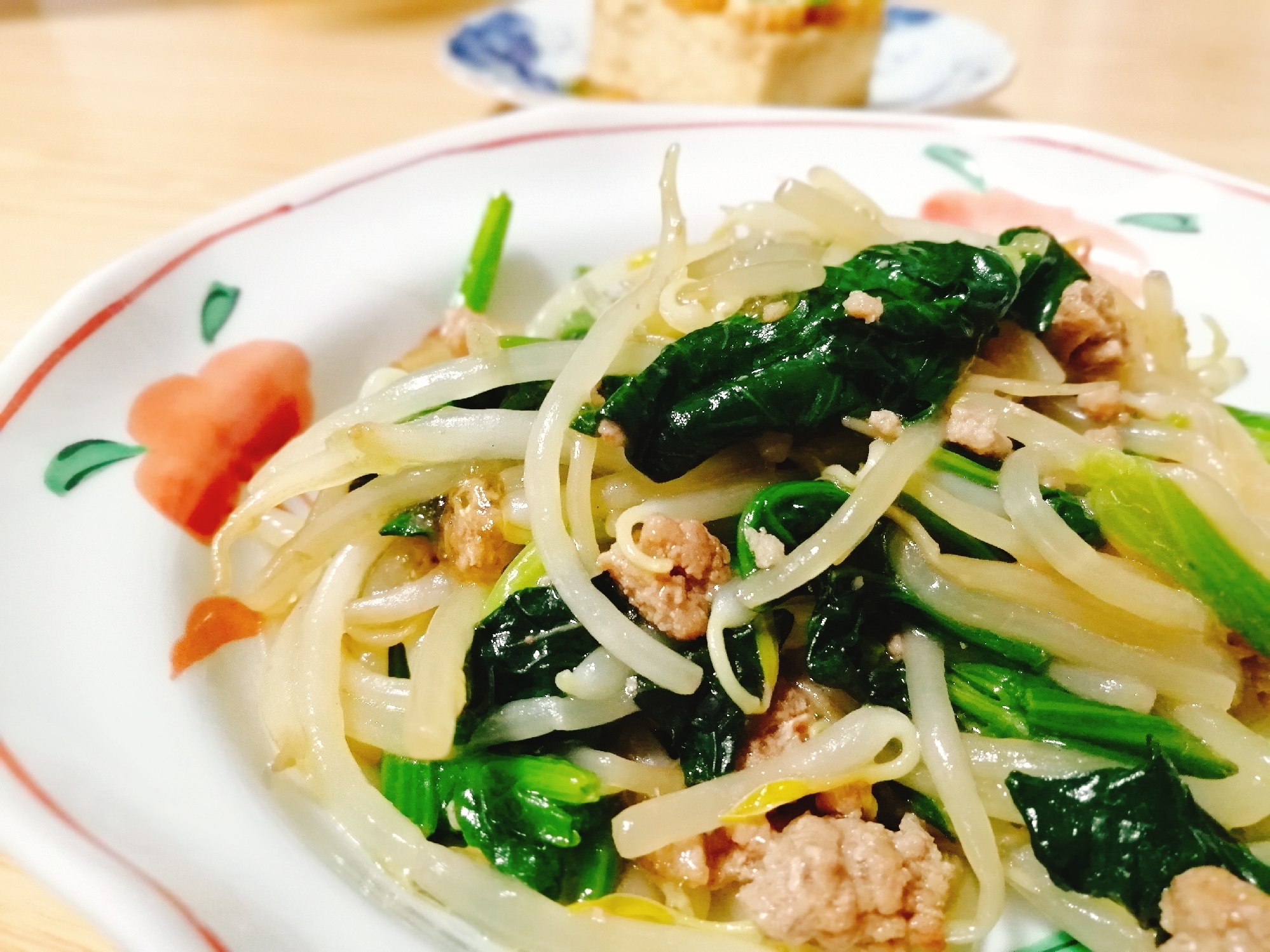 豚ひき肉ともやしとほうれん草の生姜風味炒め