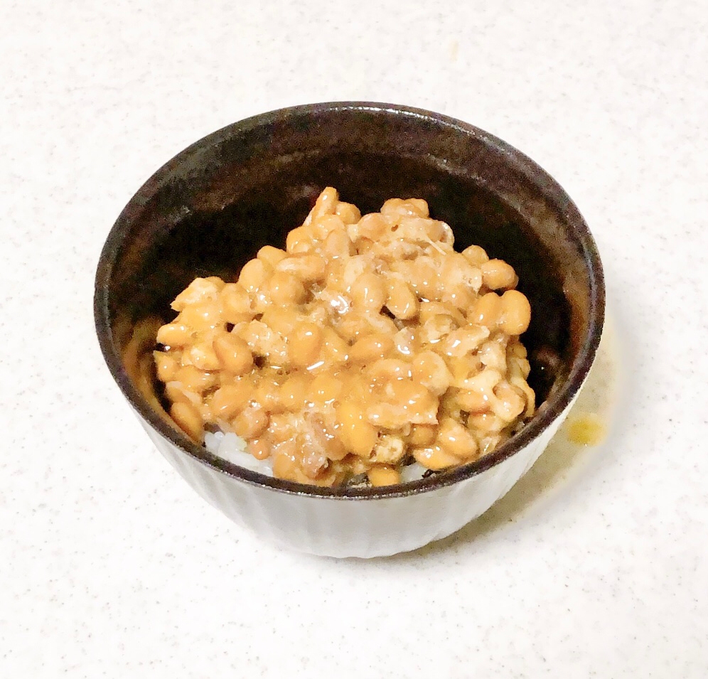 簡単⭐納豆ご飯に塩昆布トッピング