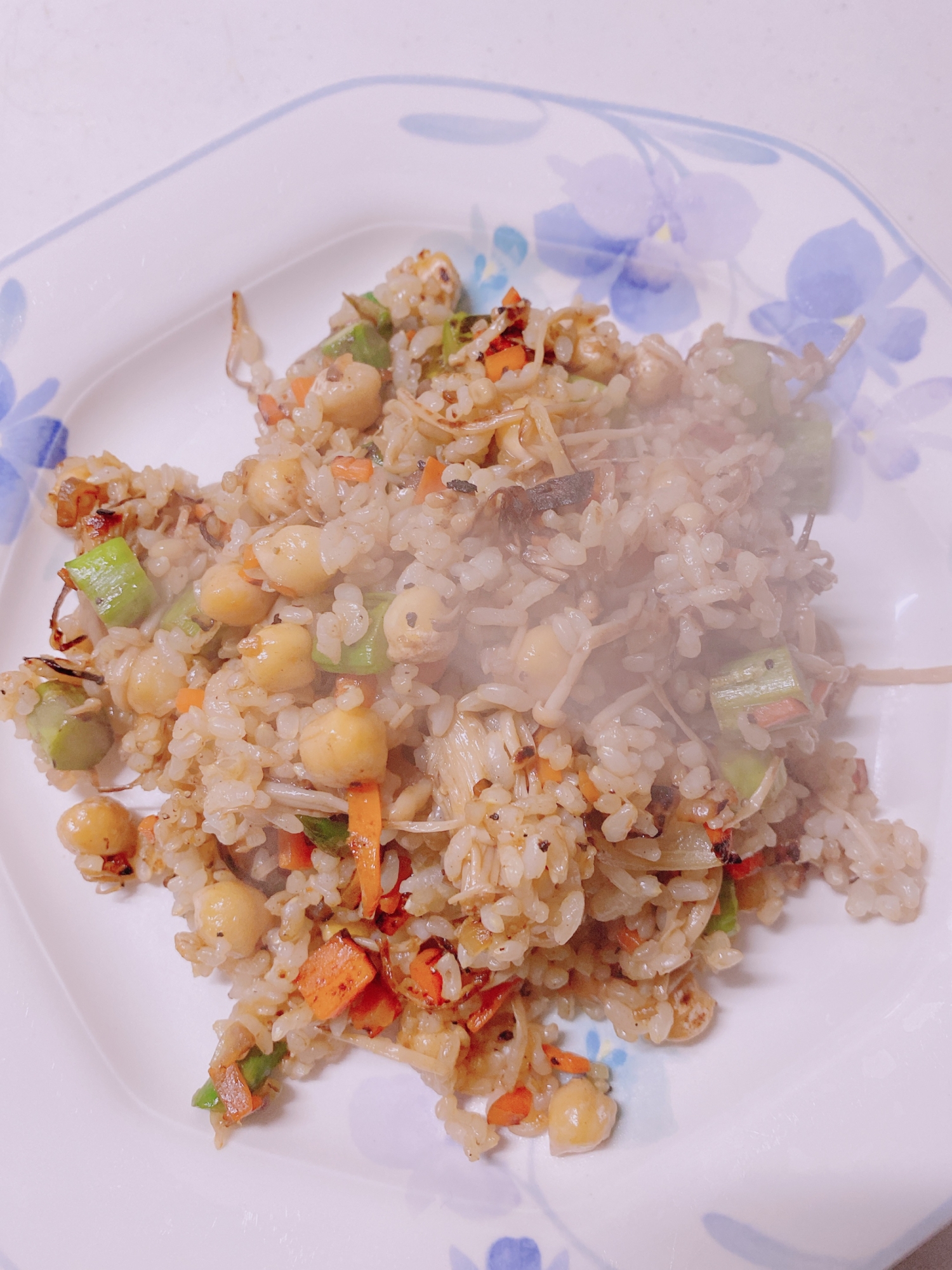 野菜たっぷり!卵不使用の簡単ヴィーガンチャーハン