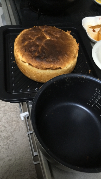 大きな食パンを作りたくて、炊飯器で焼けました。パンを焼くのは初めてだったのですが、美味しくできました^ - ^助かりました。ありがとうございました♡